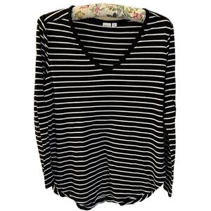 Gap deep vee neck black/white stripe long sleeve top, medium.